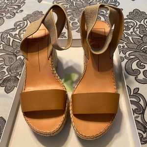 Neutral color wedges